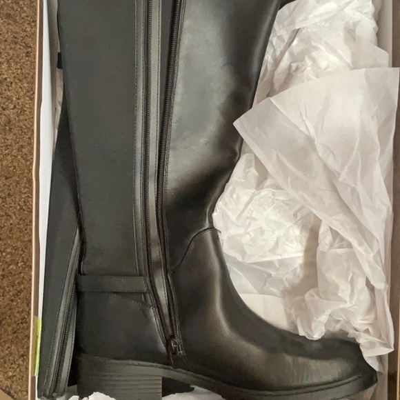 Boots - Picture 2 of 4